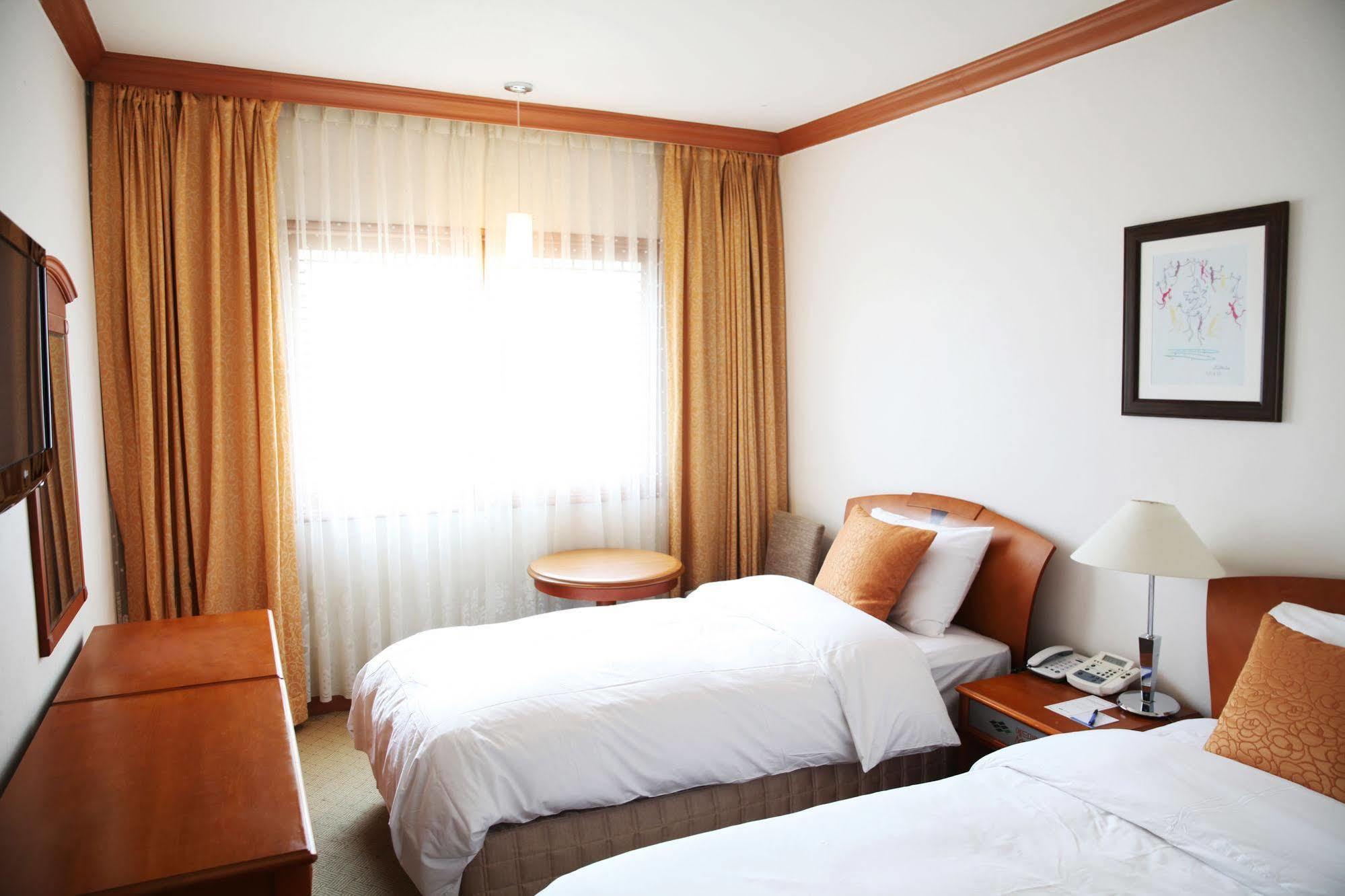 Admiral Hotel Кодже Экстерьер фото