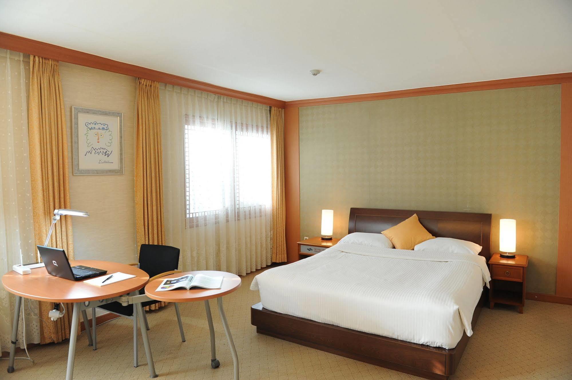 Admiral Hotel Кодже Экстерьер фото